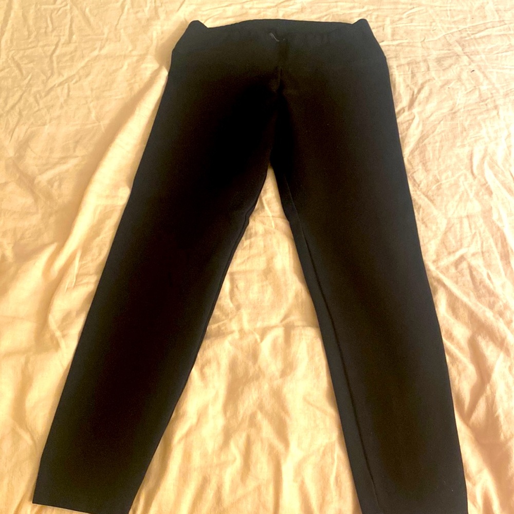 Simple black pair of leggings.